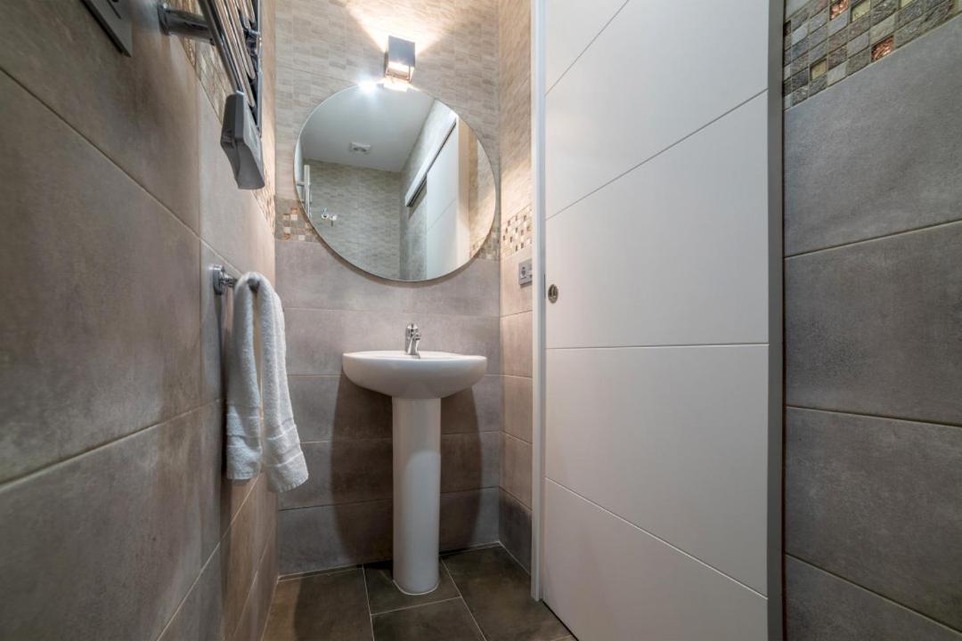 2 Bedrooms 1.5 Bathrooms Furnished - Justicia - Refurbished - Mintystay Madrid Eksteriør billede